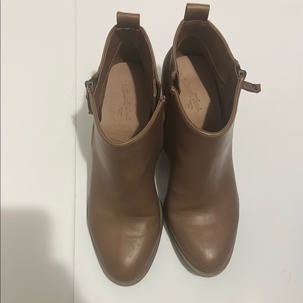 Universal Thread Brown Leather Ankle Boots